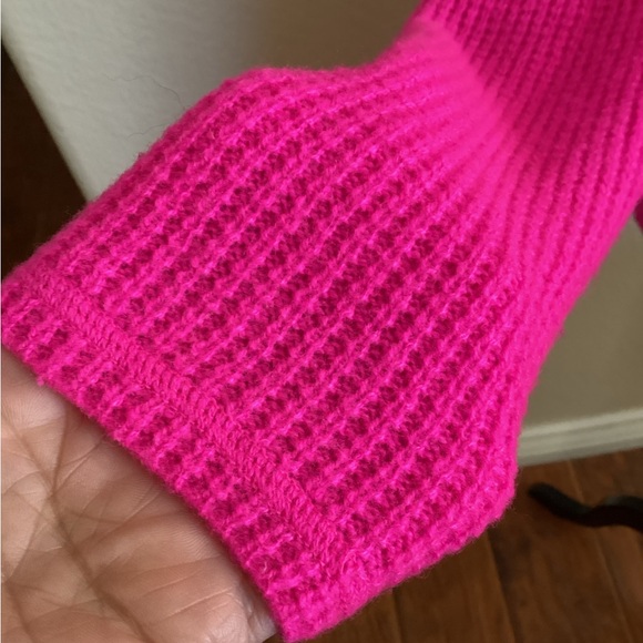 Aqua 100% Cashmere Hot Pink Scoop Neck Sweater From Bloomingdale's - Picture 3 of 10